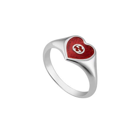 Gucci Anello con cuore in smalto GG.